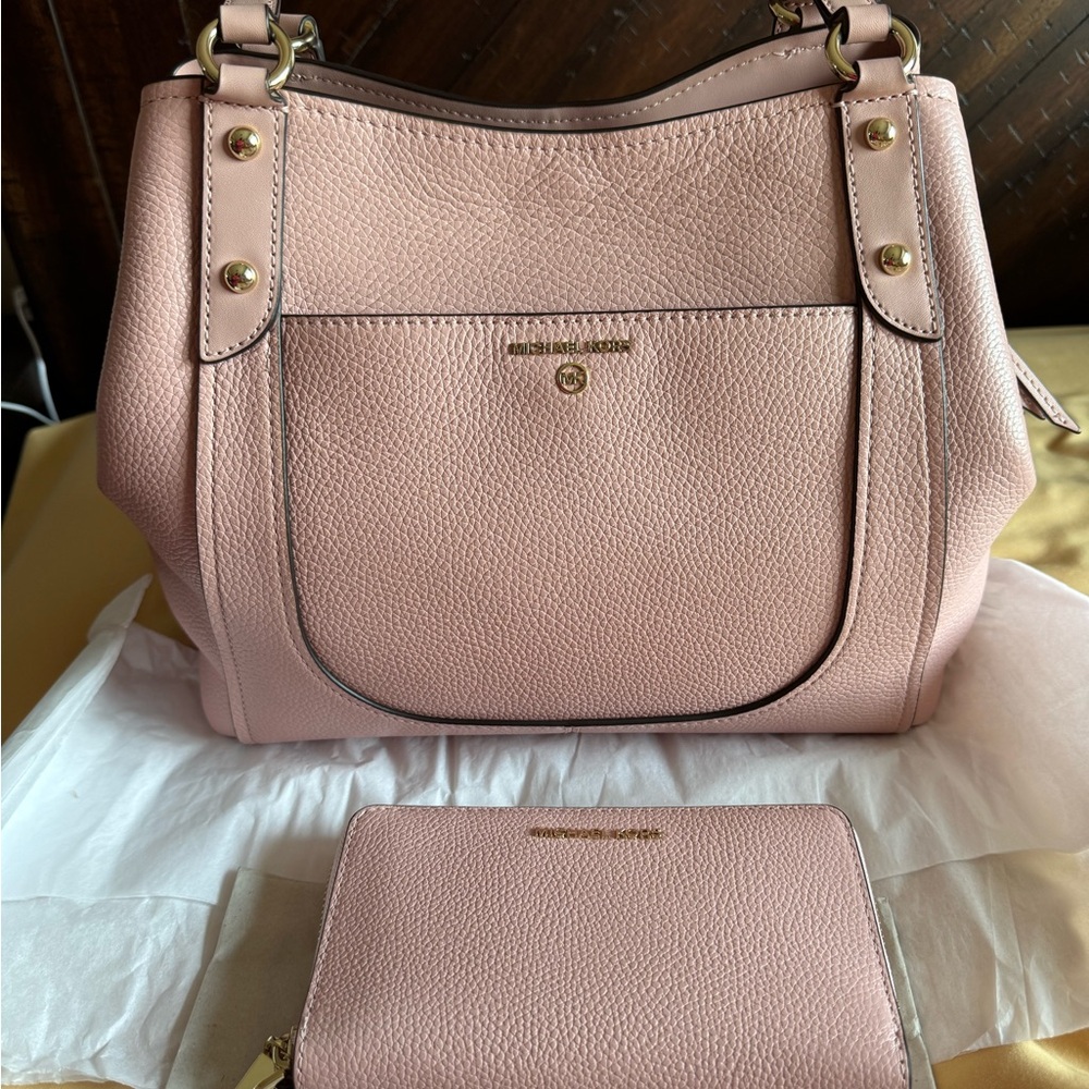 Michael Kors Pink Leather Tote Bag and Matching Wallet In very good condition